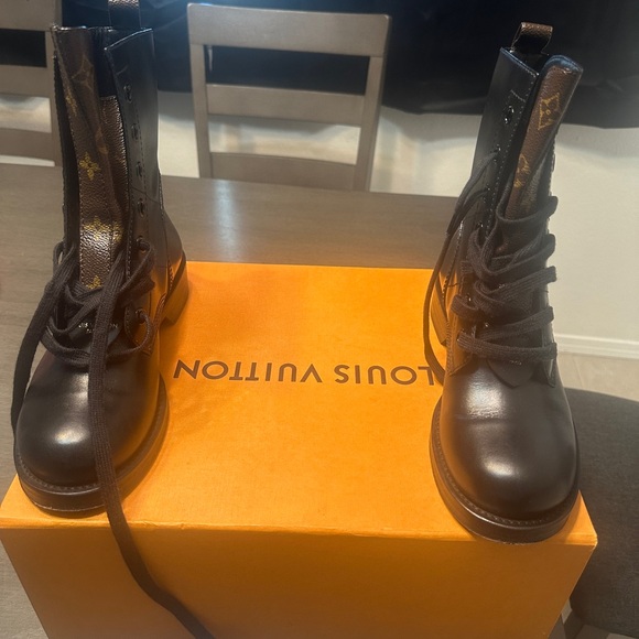 Used Louis Vuitton combat boots, Comes with both dust bags, box, and receipt. - Picture 2 of 4